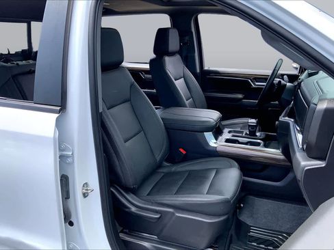 Used 2024 Chevrolet Silverado 1500 LT Trail Boss w/ LT Trail Boss Premium Package AWD/4WD image 8