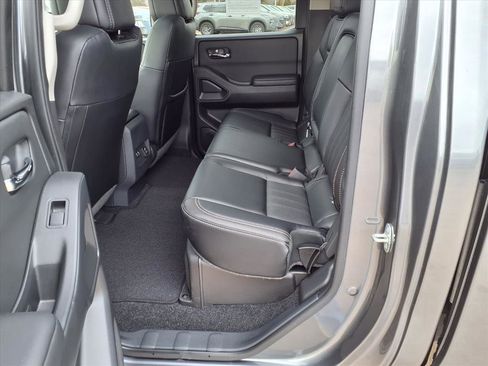 Certified 2025 Nissan Frontier SL image 15