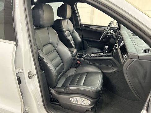 Used 2022 Porsche Macan S AWD/4WD image 23
