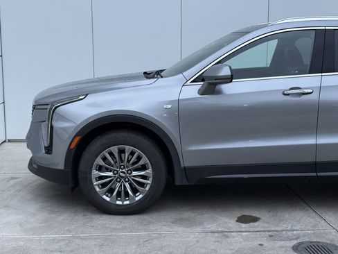 Used 2024 Cadillac XT4 Premium Luxury image 5