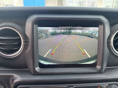 Used 2020 Jeep Wrangler Unlimited Sahara image 16