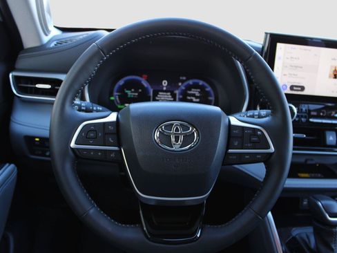 Used 2026 Toyota Highlander Platinum AWD/4WD image 30