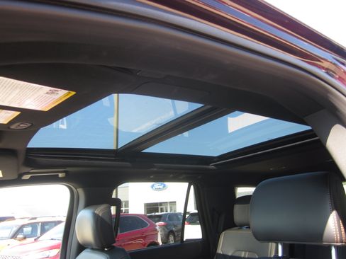 Used 2024 Ford Expedition Platinum AWD/4WD image 18