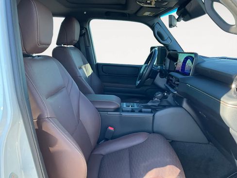 Used 2025 Toyota Land Cruiser image 17