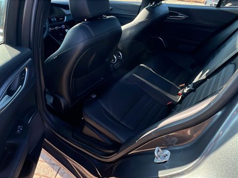 Used 2022 Alfa Romeo Giulia Veloce image 24