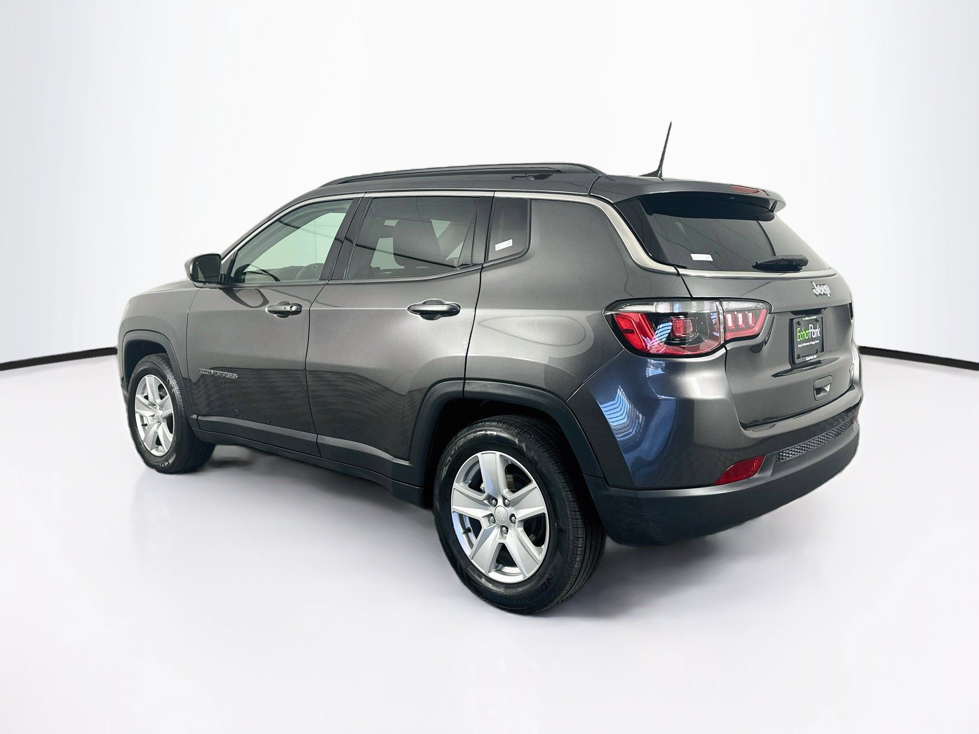 Used 2022 Jeep Compass Latitude FWD image 5