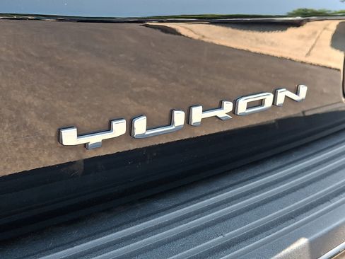 Used 2021 GMC Yukon XL SLT w/ SLT Premium Package AWD/4WD image 33