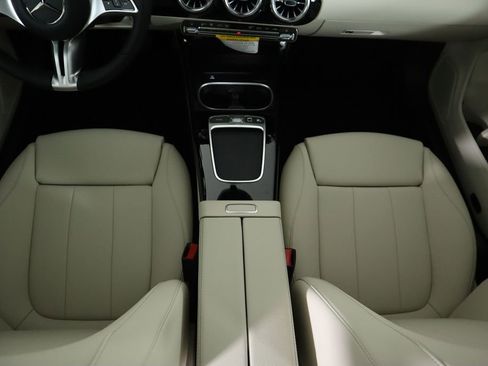 Used 2025 Mercedes-Benz CLA 250 image 17