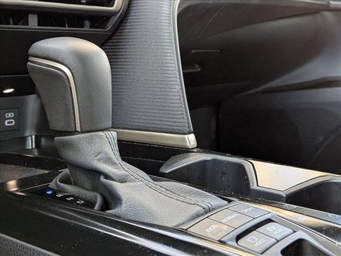 Used 2025 Toyota Camry SE w/ Convenience Package image 15