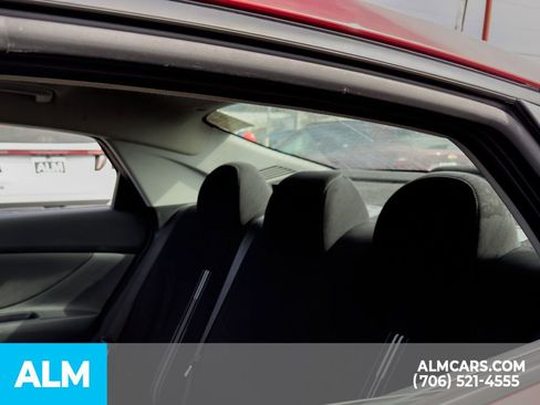 Used 2021 Hyundai Elantra SEL w/ Convenience Package image 9