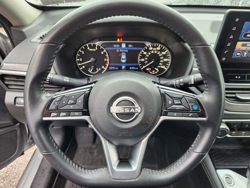 Used 2024 Nissan Altima 2.5 SV w/ SV Premium Package FWD image 9