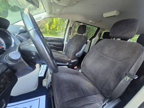 Used 2013 Dodge Grand Caravan SE FWD image 22