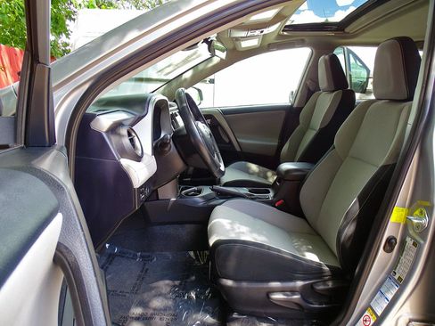 Used 2017 Toyota RAV4 XLE AWD/4WD image 20