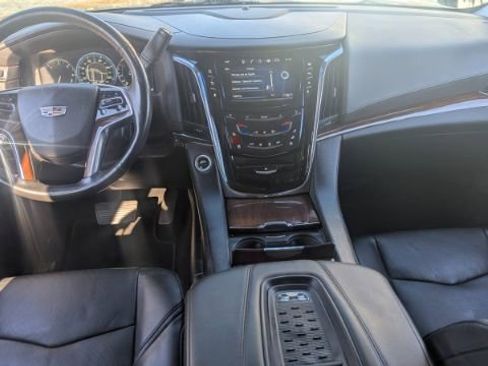 Used 2015 Cadillac Escalade Premium image 25