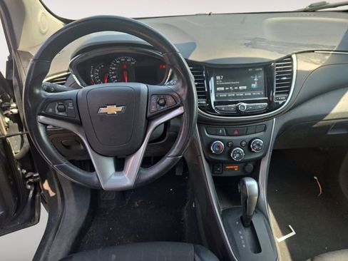 Used 2017 Chevrolet Trax LT w/ LT Convenience Package AWD/4WD image 10