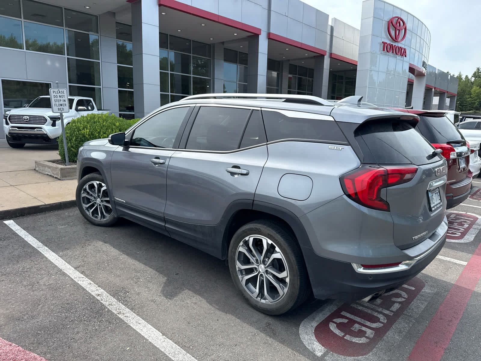 Used 2020 GMC Terrain SLT w/ Preferred Package FWD image 4