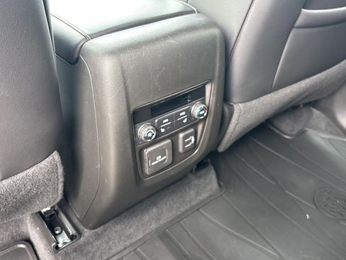 Used 2024 Buick Enclave Avenir w/ Avenir Technology Package AWD/4WD image 8