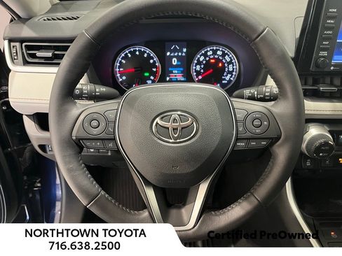 Used 2022 Toyota RAV4 XLE Premium image 9