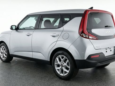 Used 2025 Kia Soul LX w/ LX Technology Package FWD image 6