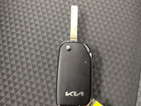 Used 2025 Kia Soul LX w/ LX Technology Package image 32