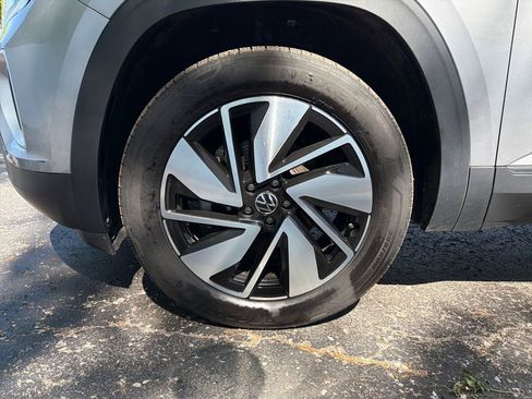 Used 2024 Volkswagen Atlas SE AWD/4WD image 28