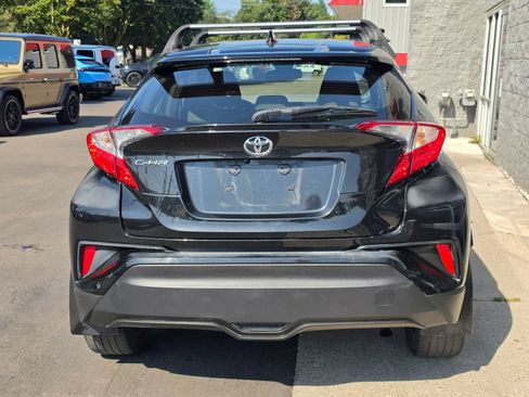 Used 2018 Toyota C-HR XLE FWD image 5