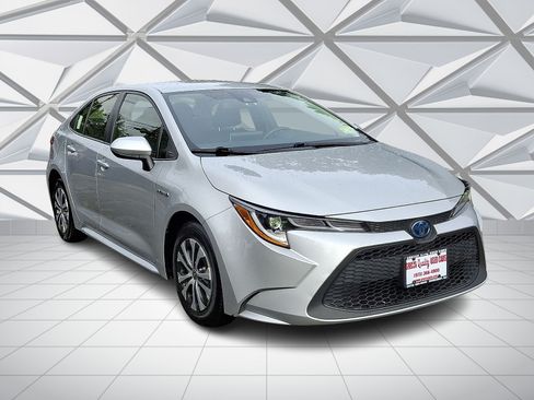 Used 2021 Toyota Corolla LE FWD image 2