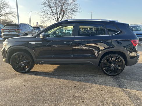Certified 2024 Volkswagen Taos SE w/ Black Wheel Plus Package image 4