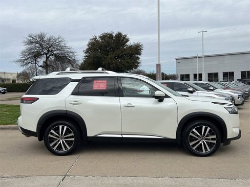Certified 2024 Nissan Pathfinder Platinum w/ Cargo Package image 3