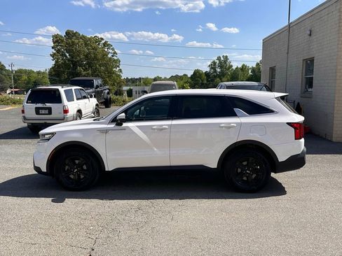 Used 2021 Kia Sorento LX FWD image 3