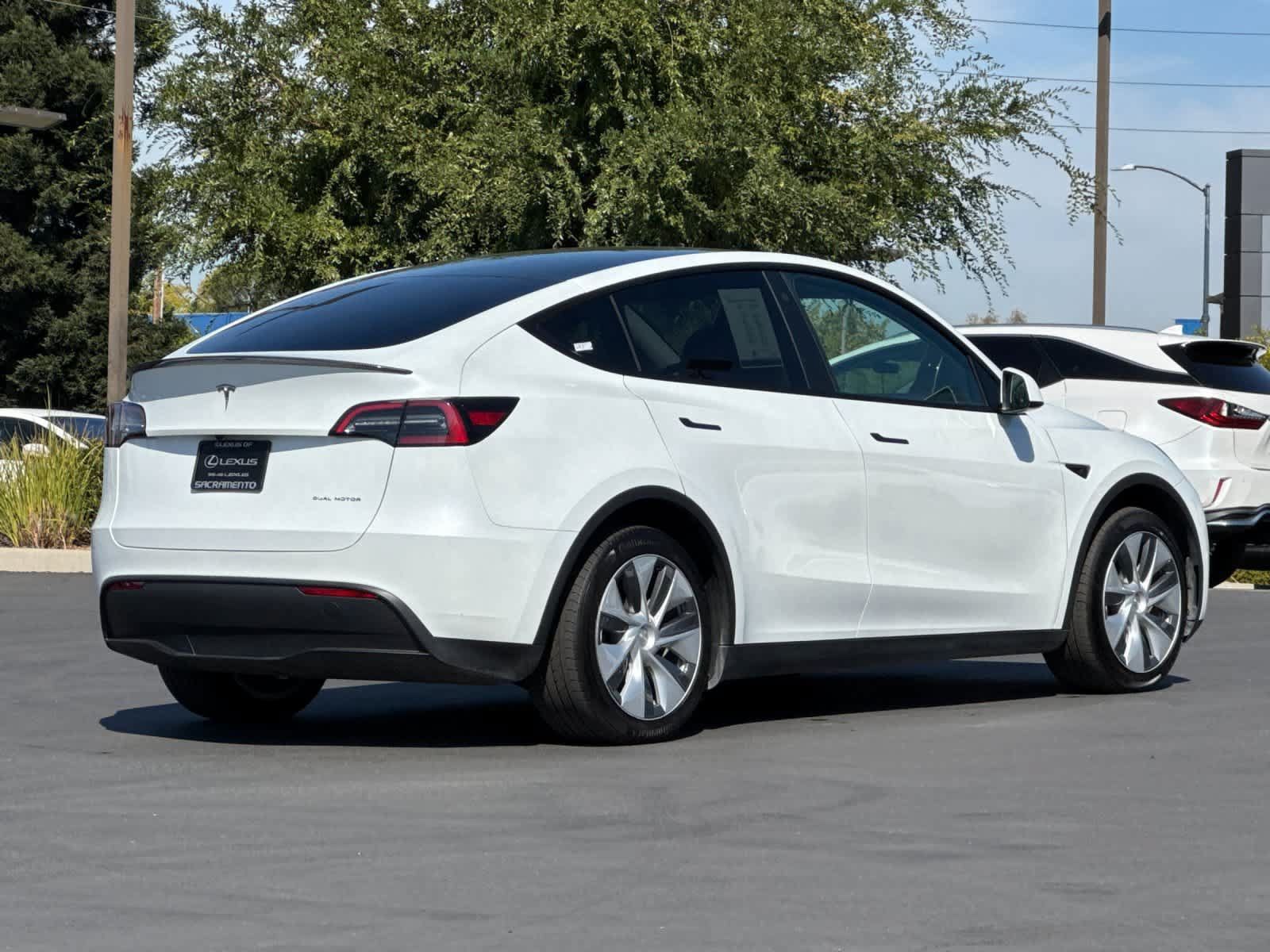 Used 2023 Tesla Model Y AWD image 2