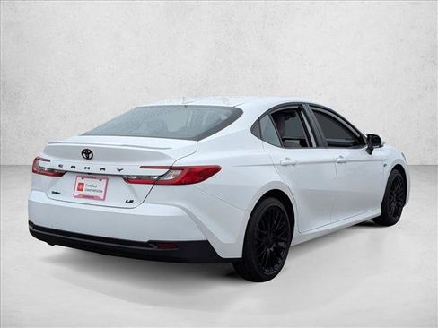 Used 2025 Toyota Camry LE image 5