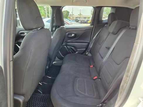 Certified 2022 Jeep Renegade Latitude w/ Convenience Group AWD/4WD image 14