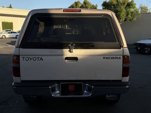 Used 1999 Toyota Tacoma 4x4 Regular Cab image 17