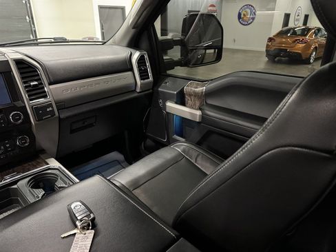 Used 2018 Ford F250 Lariat w/ Lariat Ultimate Package AWD/4WD image 31