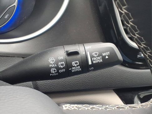 Used 2024 Chrysler Pacifica Touring-L image 27