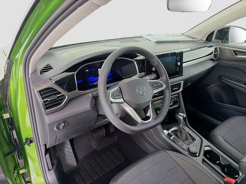 New 2026 Volkswagen Taos SE image 9