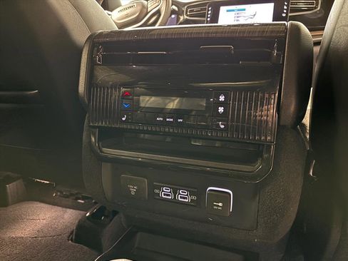 Used 2022 Jeep Wagoneer Series III w/ Premium Group I image 34