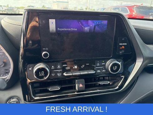 Used 2023 Toyota Highlander XSE image 6
