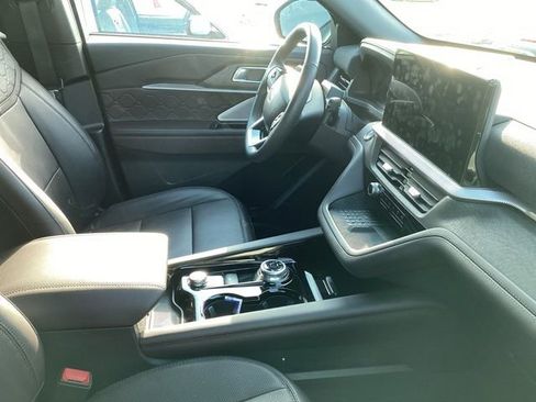 Used 2025 Ford Explorer Platinum w/ Ultimate Package image 19