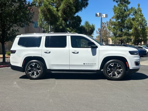 Used 2023 Jeep Wagoneer Series III w/ Preferred Equipment Group AWD/4WD image 7