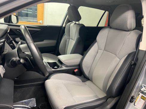 Used 2025 Subaru Outback Premium AWD/4WD image 16