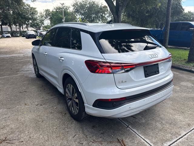 Used 2023 Audi Q4 e-tron Premium Plus w/ Premium Plus RWD image 9