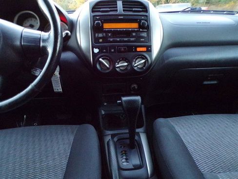 Used 2004 Toyota RAV4 4WD image 29