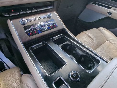 Used 2020 Lincoln Aviator Reserve w/ Equipment Group 202A AWD/4WD image 18