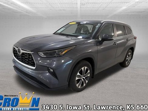 Used 2023 Toyota Highlander XLE image 1