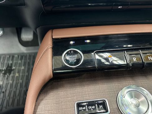 Used 2025 Lincoln Navigator L Reserve image 30