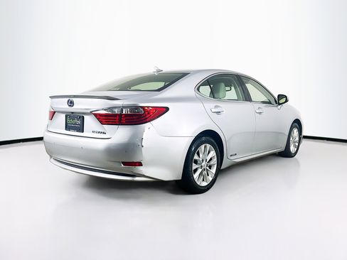 Used 2013 Lexus ES 300h w/ Luxury Pkg FWD image 9