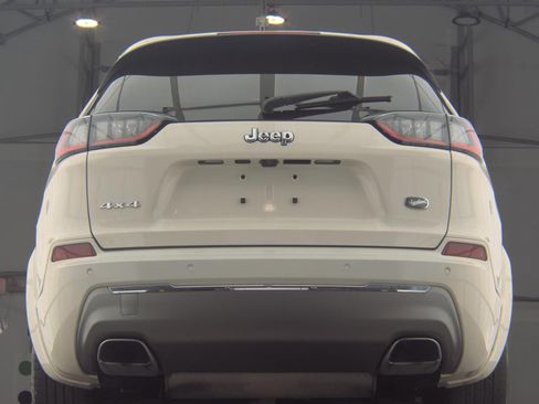 Used 2019 Jeep Cherokee Overland image 4