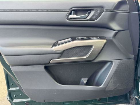 Used 2023 Nissan Pathfinder Platinum image 14